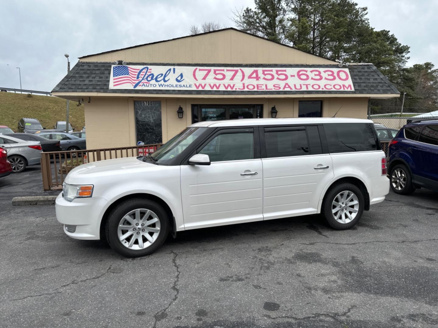 2011 WHITE Ford Flex SEL FWD (2FMGK5CC4BB) with an 3.5L V6 DOHC 24V engine, 6-Speed Automatic Overdrive transmission, located at 5700 Curlew Drive, Norfolk, VA, 23502, (757) 455-6330, 36.841885, -76.209412 - Photo#0